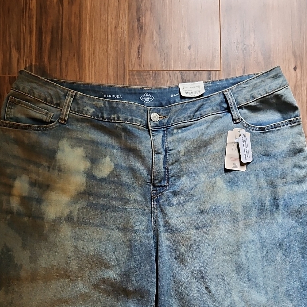 St Johns Bay Lt Blue Lagoon Reverse Bleached Mid Rise Bermuda Shorts 24W - Picture 11 of 16